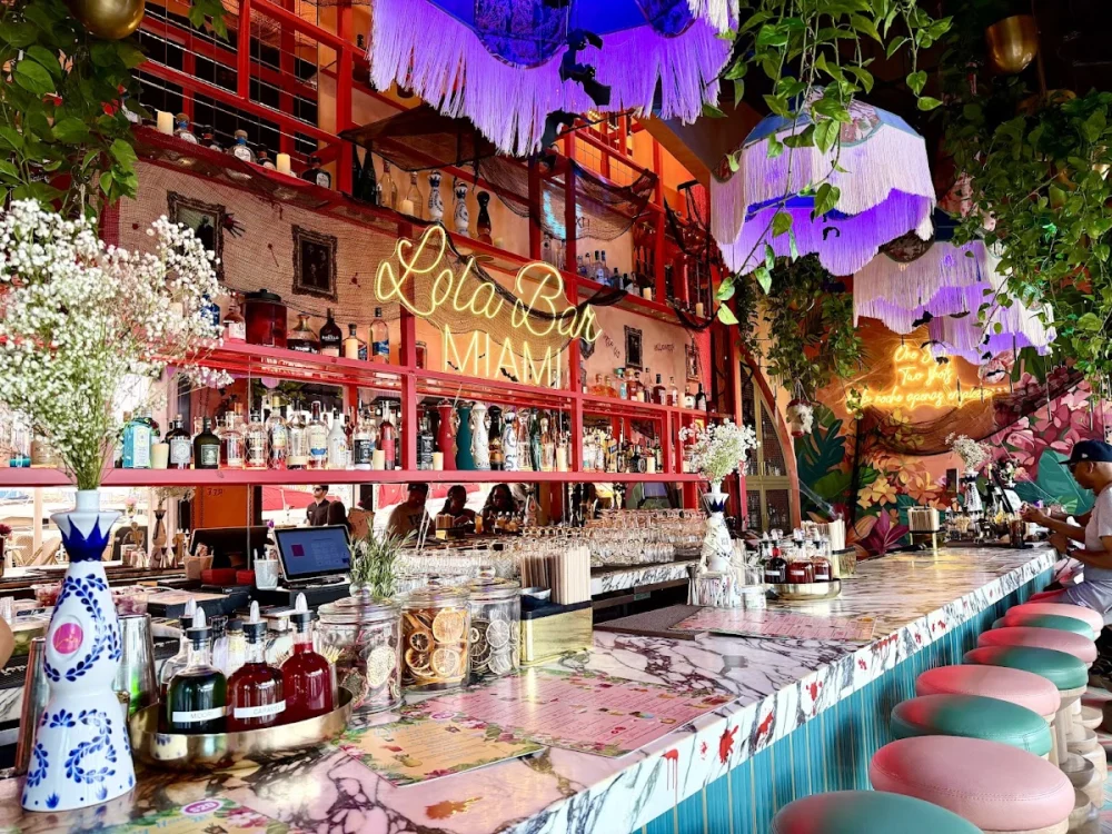 Lola bar