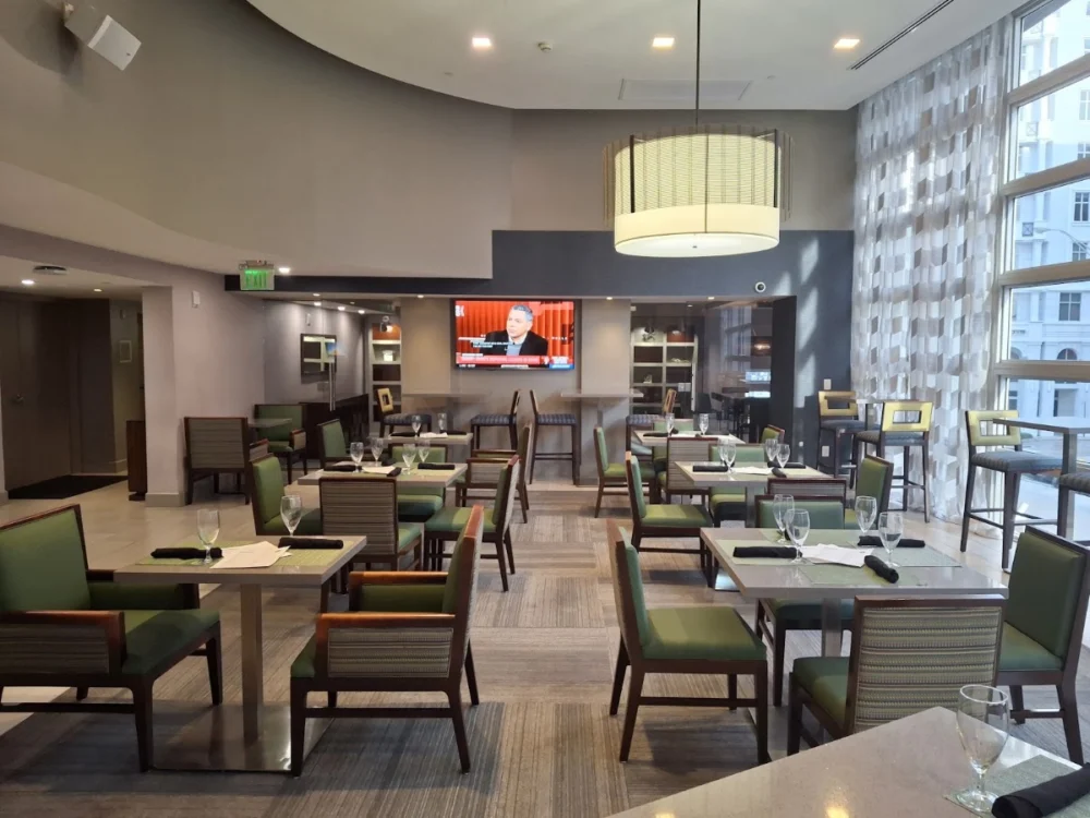 Ventanas Restaurant Bar & Lounge